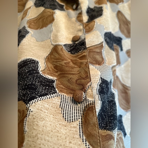 HER vintage blouse or jacket. Small removable shoulder pads. Probably polyester. - Picture 6 of 7